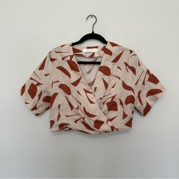 ASTR women’s Nirina Abstract Print Wrapped Front crop Top size M medium - Picture 2 of 4